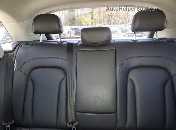 WA1ECCFS0HR008172 2017 AUDI Q3 White უკანა სავარძლების ხედი