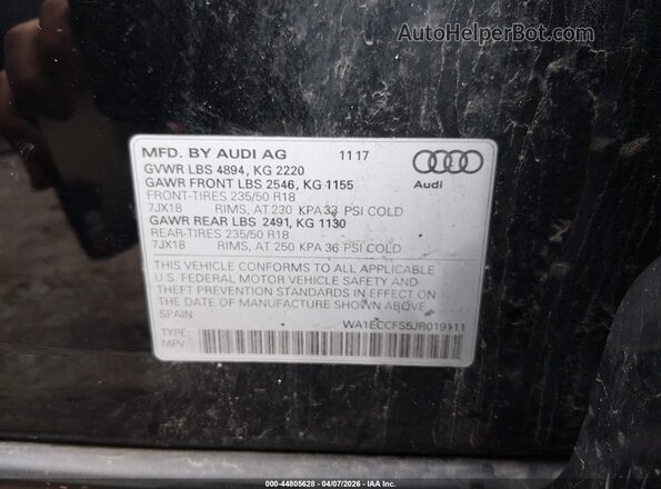 WA1ECCFS5JR019111 2018 AUDI Q3 Black Vista del compartimento del motor
