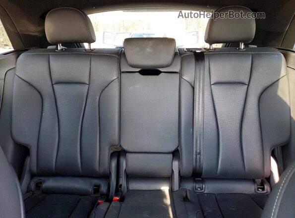 WA1EVAF15KD016598 2019 AUDI Q8 Blue Widok tylnych siedzeń