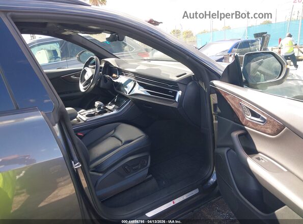 WA1EVAF16KD041073 2019 AUDI Q8 Gray Widok wnętrza z przodu
