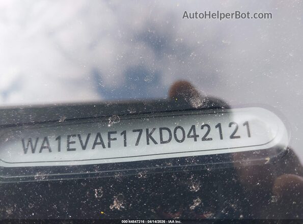 WA1EVAF17KD042121 2019 AUDI Q8 Blue Widok komory silnika