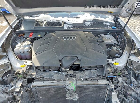 WA1EVAF18MD016503 2021 AUDI Q8 Silver Widok wnętrza z tyłu