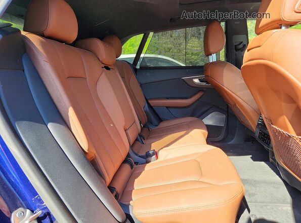 WA1FVAF10KD014164 2019 AUDI Q8 Blue Widok wnętrza z tyłu
