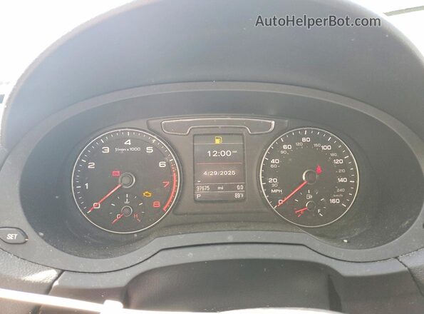 WA1HCCFS4HR013226 2017 AUDI Q3 White ხელსაწყოთა პანელის ხედი