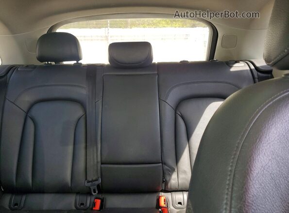 WA1HCCFS4HR013226 2017 AUDI Q3 White უკანა სავარძლების ხედი