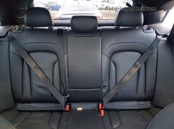 WA1HCCFSXJR020218 2018 AUDI Q3 White Вид задніх сидінь
