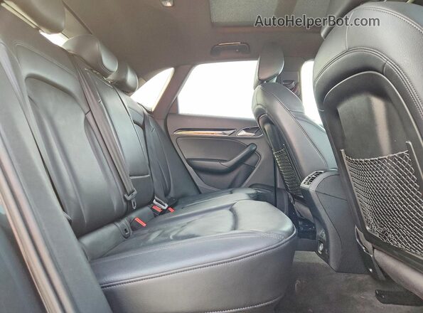WA1JCCFS2JR028816 2018 AUDI Q3 Green Вид задньої частини салону