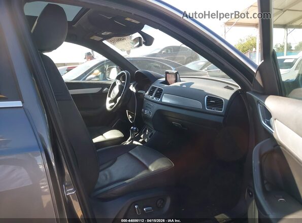 WA1JCCFS4JR031796 2018 AUDI Q3 Gray Front interior view