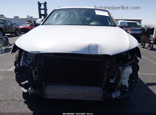 WA1JCCFS5JR002985 2018 AUDI Q3 White Widok wnętrza z tyłu