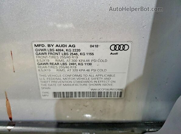 WA1JCCFS6JR032898 2018 AUDI Q3 Silver Вид підкапотного простору