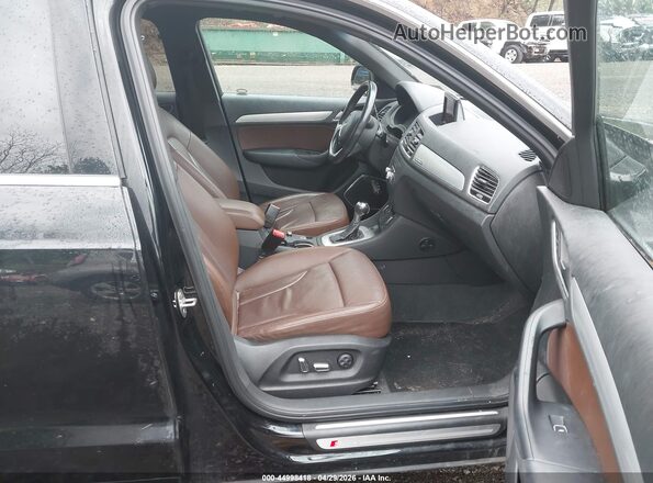 WA1JCCFS7JR004916 2018 AUDI Q3 Black Front interior view
