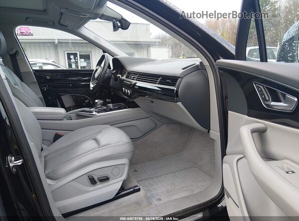 WA1LAAF70KD007699 2019 AUDI Q7 Black Front interior view