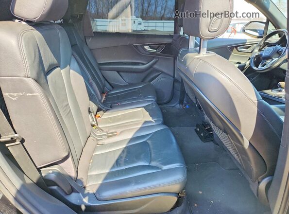 WA1LAAF7XHD014832 2017 AUDI Q7 Black Widok wnętrza z tyłu