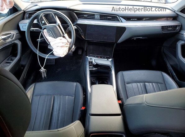 WA1LAAGE1NB014657 2022 AUDI E-TRON Black Vista del salpicadero