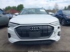 2022 Audi E-tron Premium Plus Quattro Белый vin: WA1LAAGE3NB012375