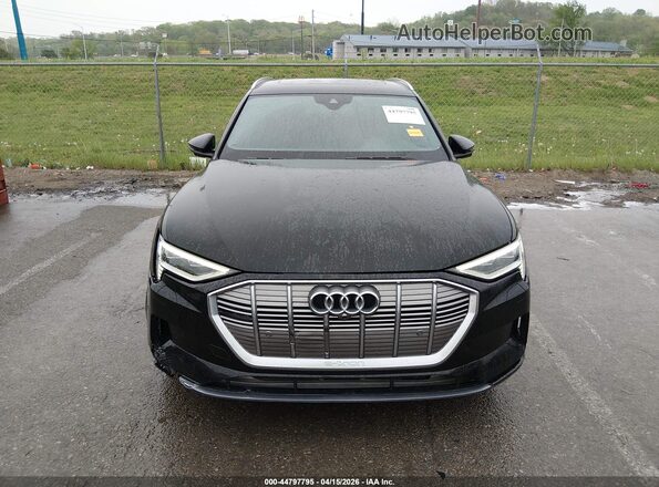WA1LAAGE4KB024336 2019 AUDI E-TRON Black ხელსაწყოთა პანელის ხედი