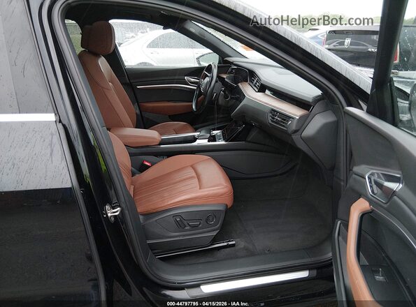 WA1LAAGE4KB024336 2019 AUDI E-TRON Black წინა სალონის ხედი