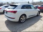 2019 Audi E-tron Premium Plus Белый vin: WA1LAAGE9KB018306