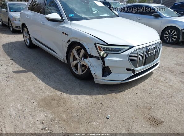 WA1LAAGE9KB018306 2019 AUDI E-TRON Белый Передняя правая четверть