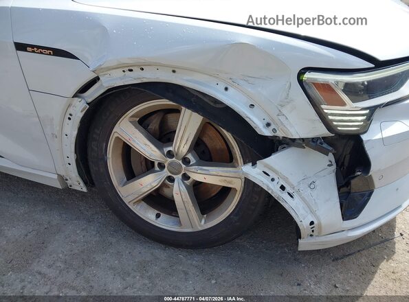 WA1LAAGE9KB018306 2019 AUDI E-TRON Белый Вид спереди