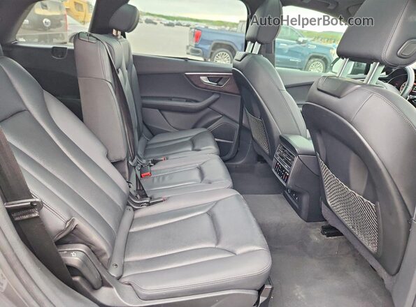 WA1LCBF70PD005670 2023 AUDI Q7 Gray Widok wnętrza z tyłu