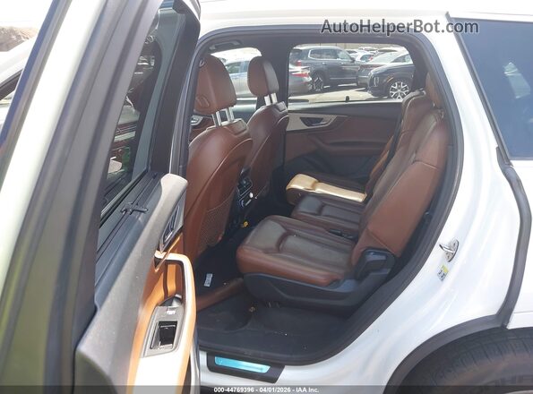 WA1LHAF71JD003395 2018 AUDI Q7 White VIN კოდის სტიკერის ხედი