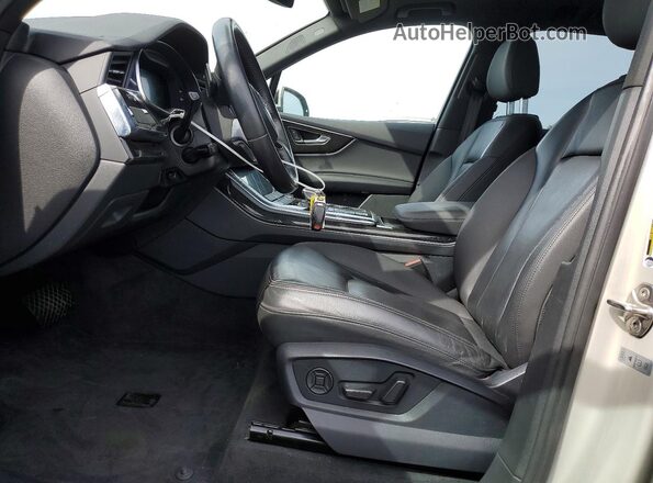 WA1LXAF73LD011939 2020 AUDI Q7 Бежевый Вид салона спереди