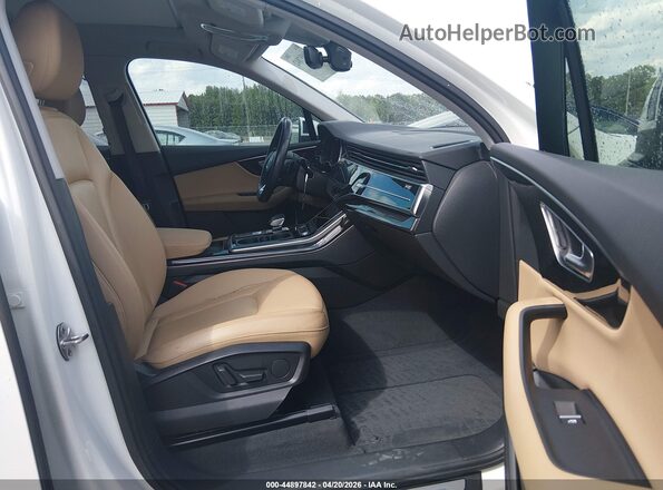 WA1LXAF79MD020825 2021 AUDI Q7 Белый Вид салона спереди