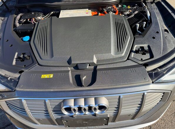 WA1VAAGE7KB006583 2019 AUDI E-TRON Черный Вид панели приборов