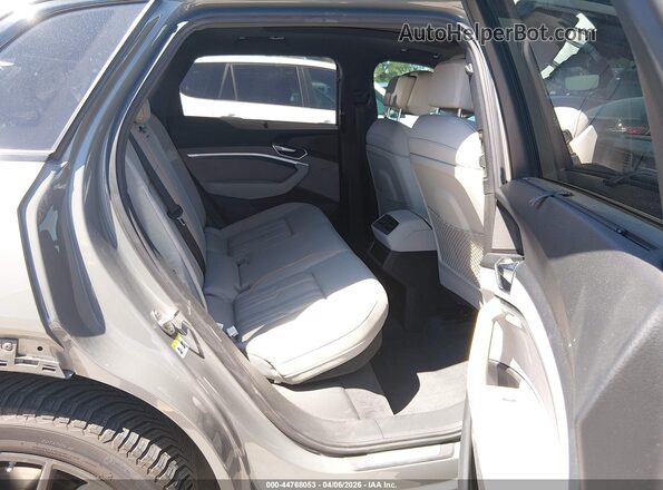 WA1VABGE6NB033607 2022 AUDI E-TRON Зеленый Вид наклейки с VIN-кодом