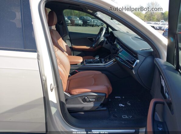 WA1VXBF76PD013141 2023 AUDI Q7 Cream წინა სალონის ხედი