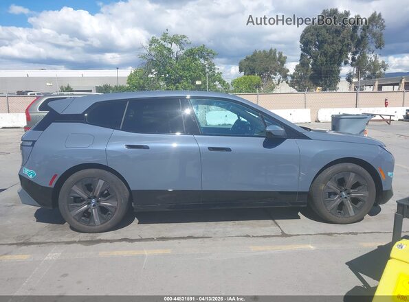 WB523CF02SCU85568 2025 BMW IX Gray Սալոնի հետևի տեսք
