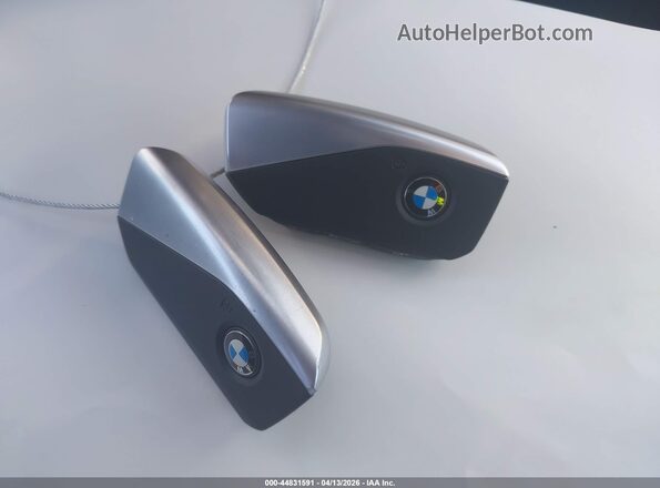 WB523CF02SCU85568 2025 BMW IX Gray Առջևի վահանակի տեսք