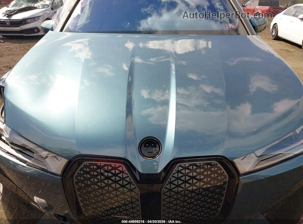 WB523CF04SCS98428 2025 BMW IX Beige Вид ззаду