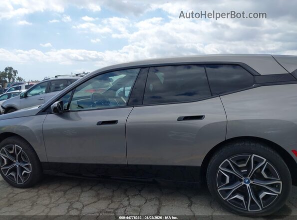 WB523CF08RCP61875 2024 BMW IX Silver 