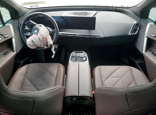 WB523CF08SCS74858 2025 BMW IX Black Vista del salpicadero
