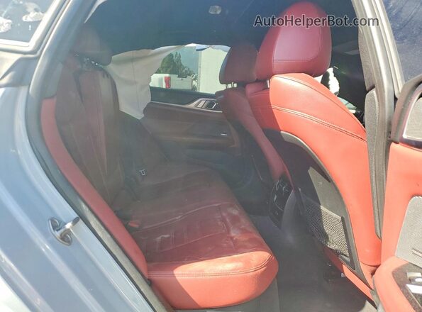 WBA13AW08NFN19548 2022 BMW M4 Silver Widok tylnych siedzeń