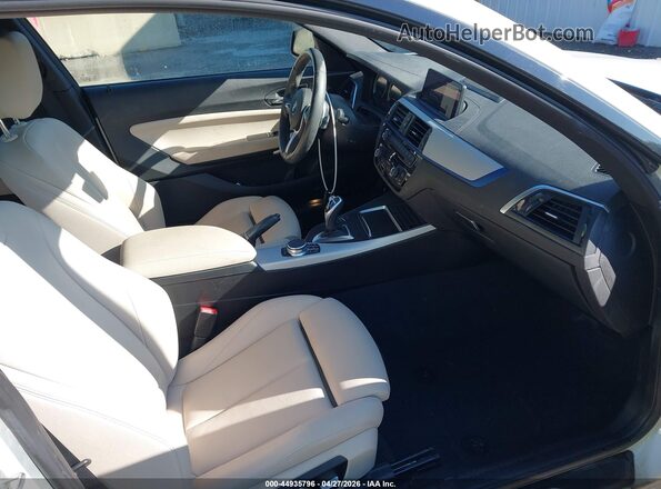 WBA2J5C57JVC07306 2018 BMW M2 White Vista interior delantera