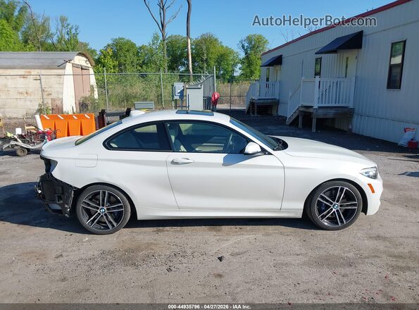 WBA2J5C57JVC07306 2018 BMW M2 White Vista interior trasera