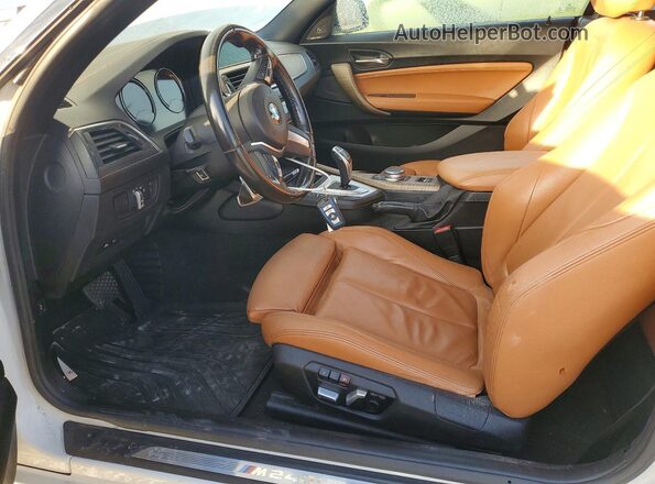 WBA2N1C55KVC28587 2019 BMW M2 White Vista interior delantera