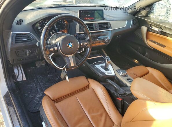 WBA2N1C55KVC28587 2019 BMW M2 White Vista del salpicadero