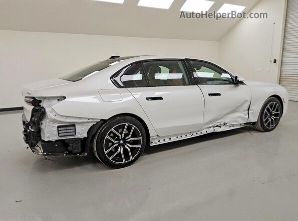 WBA33EH08TCW69686 2026 BMW OTHER White Trasero derecho
