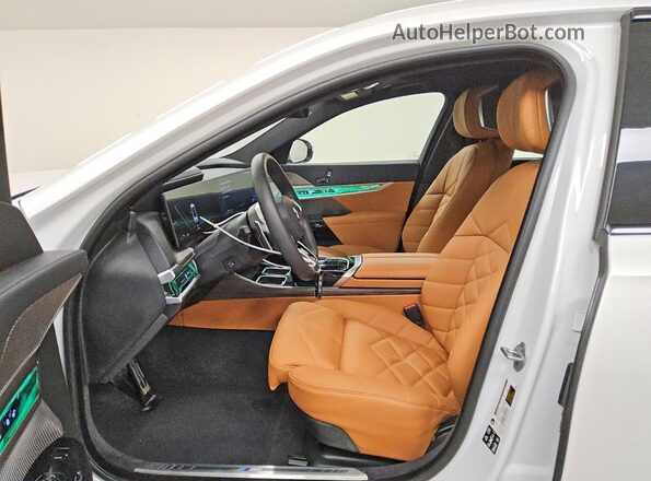 WBA33EH08TCW69686 2026 BMW OTHER White Vista interior delantera