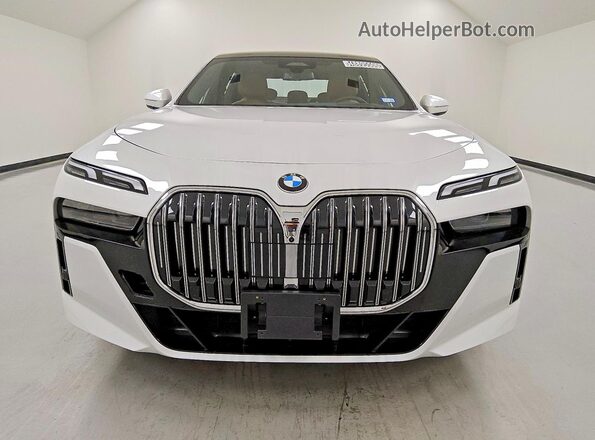 WBA33EH08TCW69686 2026 BMW OTHER White Vista frontal
