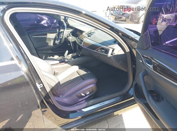 WBA53BH09PWX97687 2023 BMW 5 SERIES Черный Вид салона спереди