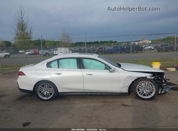 WBA53FJ01RCS00487 2024 BMW OTHER White უკანა სალონის ხედი