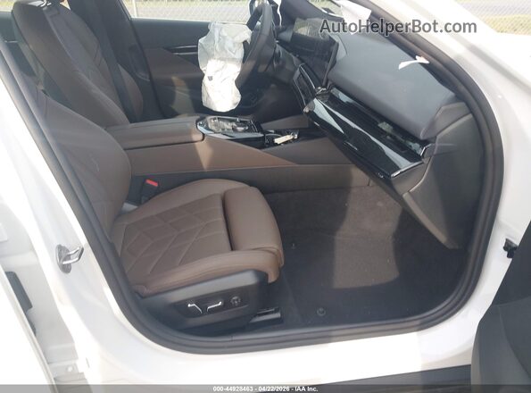 WBA53FJ01RCS00487 2024 BMW OTHER White წინა სალონის ხედი