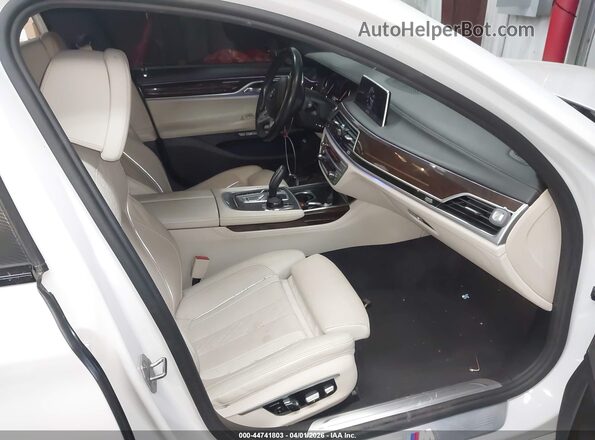 WBA7F2C52GG420972 2016 BMW OTHER Белый Вид салона спереди
