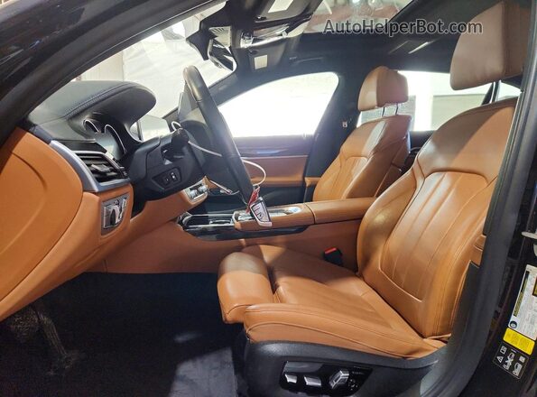 WBA7F2C58JG424130 2018 BMW OTHER Синий Вид салона спереди