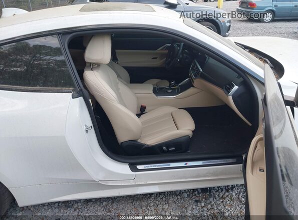 WBA83AP04PCL95280 2023 BMW M4 White Widok wnętrza z przodu